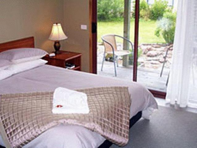 Mahitahi Lodge Bruce Bay Rum bild